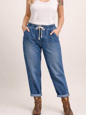 NWT - Size 9 "Super High Rise Jogger" faded blue denim jeans. Blue pants. Casual